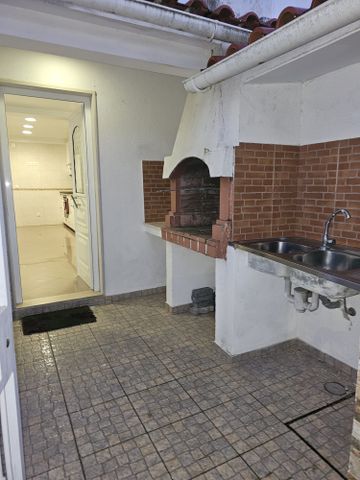 Simpática Moradia T3 com Terraço e Churrasqueira, para Arrendamento em Zambujal de Cima Sesimbra - Photo 4