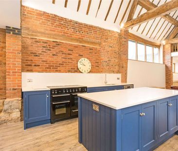 Fabulous five bedroom barn conversion in the village of Dorsington - Photo 3