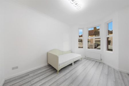 4 bedroom detached house to rent - Photo 4