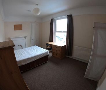 4 bedroom apartment to rent - Photo 3
