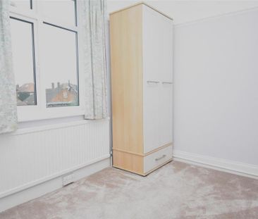 4 bedroom semi-detached house to rent - Photo 5