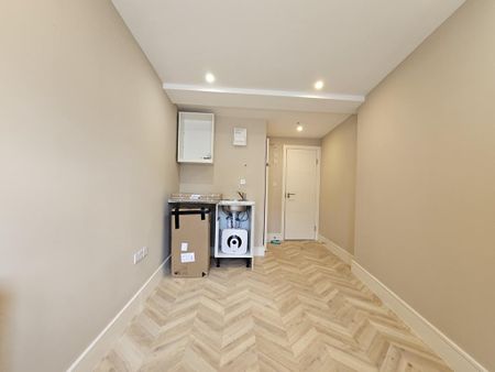 1 bedroom in a house share to rent - Photo 2