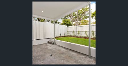 Luxury Townhouse with Private Retreat Oasis - Photo 5