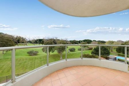 Modern Apartment in Gated Community with Stunning Views - Photo 5