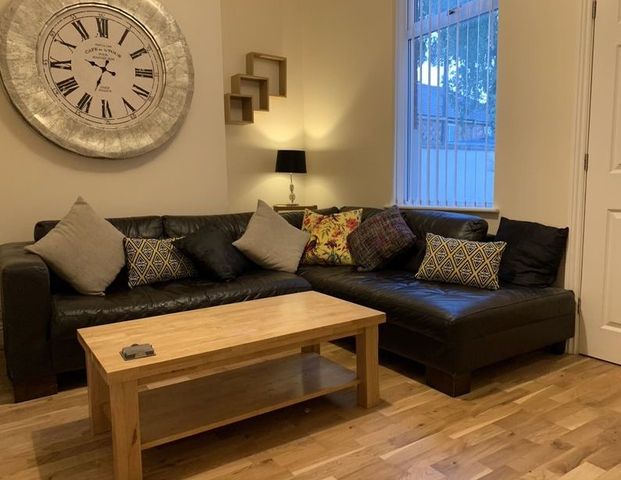 Lovely Five Bedroom House Share in Darlington - Photo 1