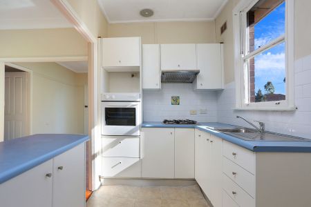 Newly painted Charming Family Home - Photo 5