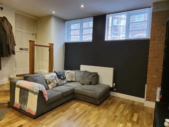 1 Bed Terraced House, Pemberton, B18 - Photo 1