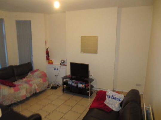 Great 6 Bedroom House, 43 Agincourt Avenue, University Quarter!, Belfast, BT7 1QA - Photo 1