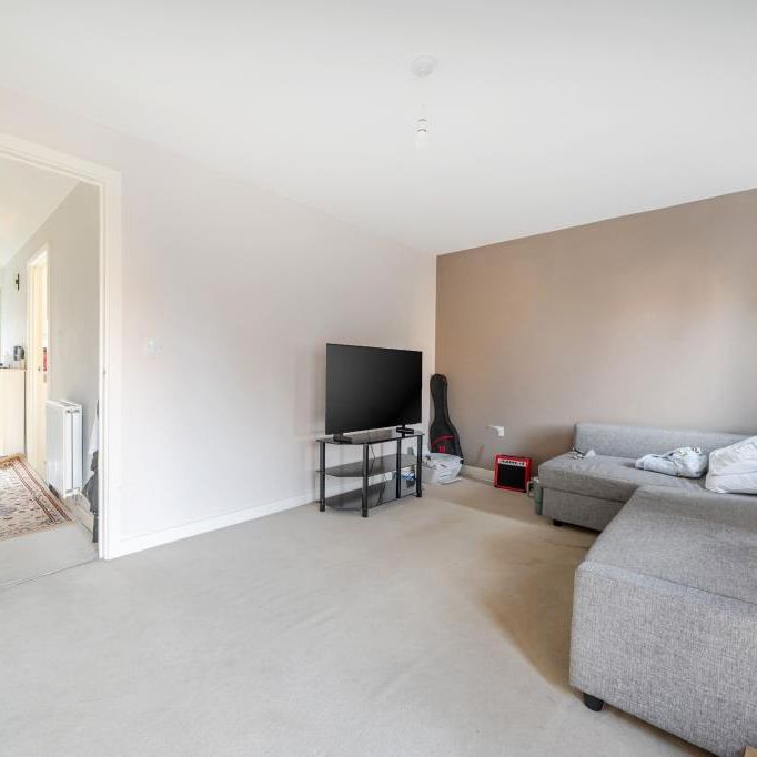 4 bedroom end of terrace house to rent - Photo 1