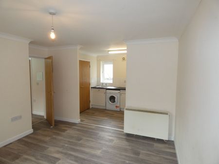 2 bed Apartment - To Let - Photo 3