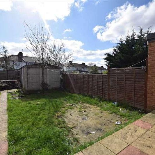 Mollison Way, Edgware, HA8 - Photo 1