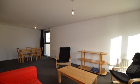 2 bedroom flat to rent - Photo 3