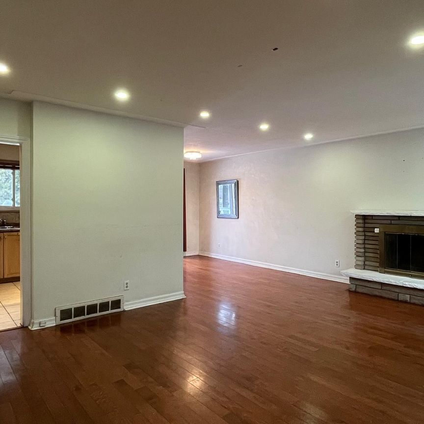 For Lease - 818 Garth Street, Hamilton, Ontario - Photo 1