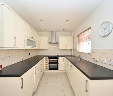 24 St. James's Place, Belfast, BT12 6EH - Photo 2