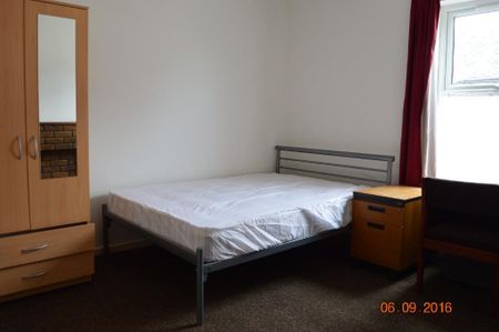 4 bedroom terraced house to rent - Photo 5