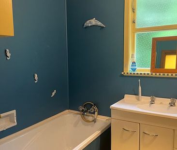 Sun, space, bush views, birds - fully furnished. - Photo 6