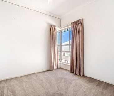 45 Lantau Crescent, Varsity Lakes QLD 4227 - House For Rent | Domain - Photo 5