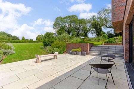 4 bedroom detached house to rent - Photo 2
