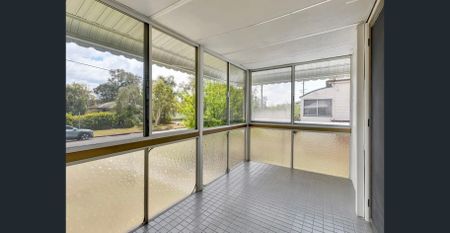 Light-Filled Queenslander Living Just Steps from Redbank Station - Photo 4