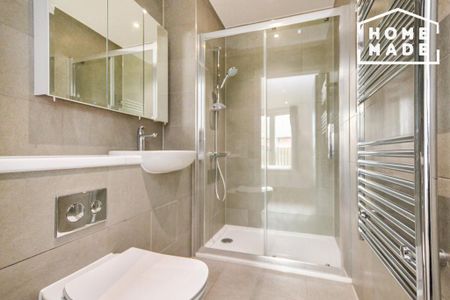 3 bedroom flat to rent - Photo 4