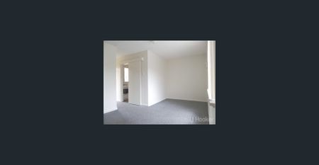 Bedsit Unit With Reverse Cycle Air conditioning - Photo 5