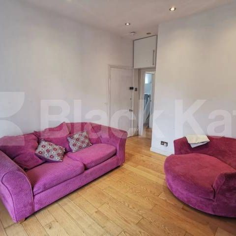 Contemporary two double bedroom flat set on the first floor of a period convers - Photo 1
