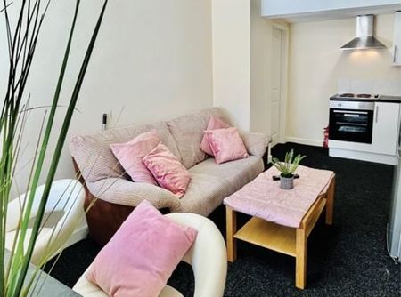 2 Bed Flat, Glossop Road, S10 - Photo 2