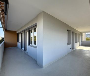 Très joli 5 pièces au 5ème, rafraichi, avec balcons - Photo 1