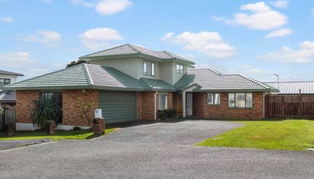 Spacious 5-bedroom home in West Harbour - freshly updated! - Photo 2