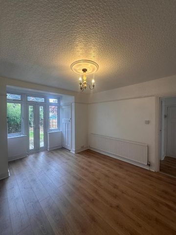 4 bedroom semi-detached house to rent - Photo 5