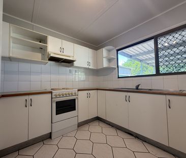 10 Palm Drive, Deeragun QLD 4818 - House For Rent - $550 | Domain - Photo 2