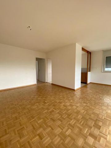 "Grossräumige, helle Wohnung mit Balkon und herrlicher Aussicht" - Photo 2