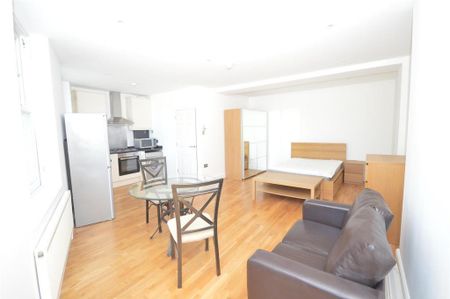 Studio to rent - Photo 2