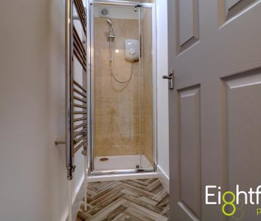 5 bedroom end of terrace house to rent - Photo 4