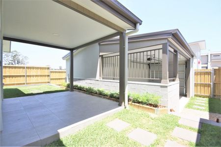 Modern Family Living in a Convenient Elderslie Location - Photo 3