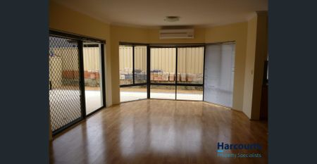 SPACIOUS 4x2 FAMILY HOME IN PRIME LOCATION - Photo 4