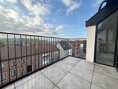 Twee-slaapkamerappartement op een centrale ligging in Ooigem. - Photo 2