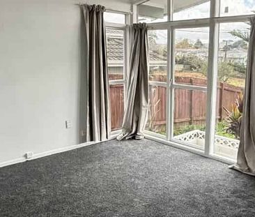 Home in the heart of Manurewa! - Photo 5