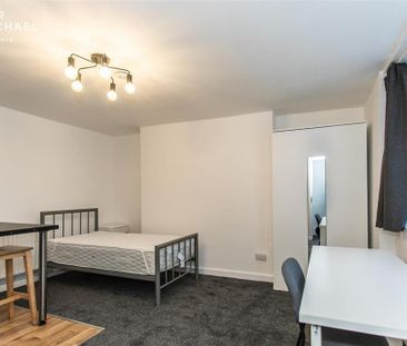 1 bedroom in a house share to rent - Photo 3