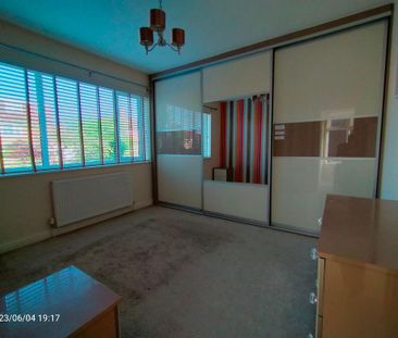 3 bedroom semi-detached house to rent - Photo 6