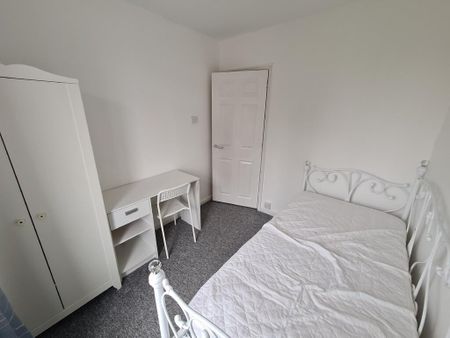 3 bedroom terraced house to rent - Photo 4