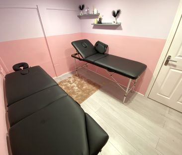 £1,250 PCM, Large Fitted and Equipped Hairdressing Salon/Barber Sho... - Photo 4