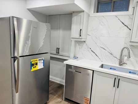 For Lease - 16 Walter Clifford Nesbitt Drive, Whitby, Ontario - Photo 4