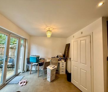 3 Bed Semi-Detached House, Argyll Way, B66 - Photo 2