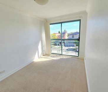 "Private & Lovely Townhouse" - Photo 2