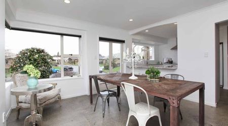 Charming 3BR Home by Hamilton Lake! - Photo 3