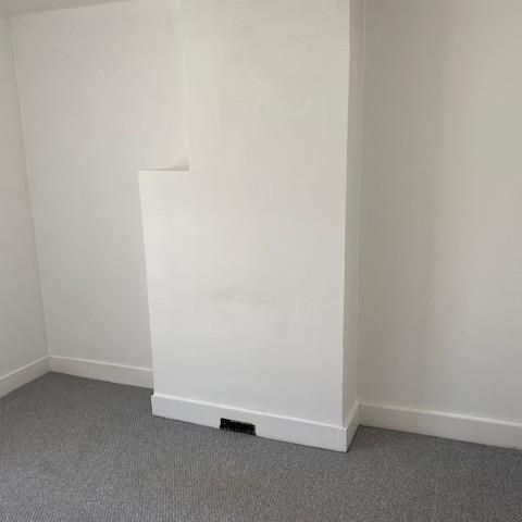 2 bedroom end of terrace house to rent - Photo 1