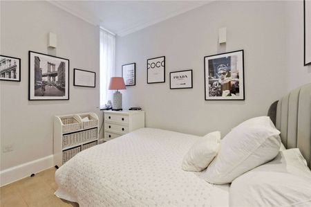 A newly refurbished two bedroom flat located in this highly prestigious garden square. - Photo 3