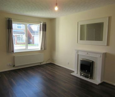 Semi-detached house to rent on - Photo 2