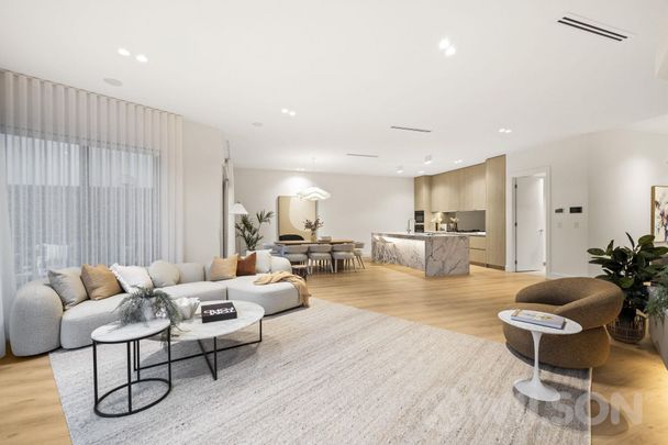 Brand-New Luxury Townhouse in Exclusive Cul-de-Sac - Photo 1